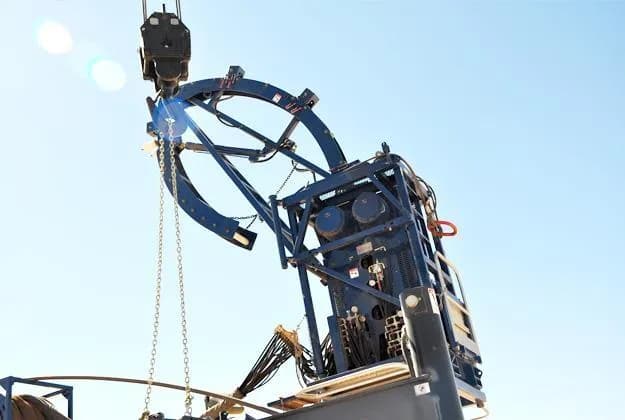 Coil tubing injector head and gooseneck rigged over the well